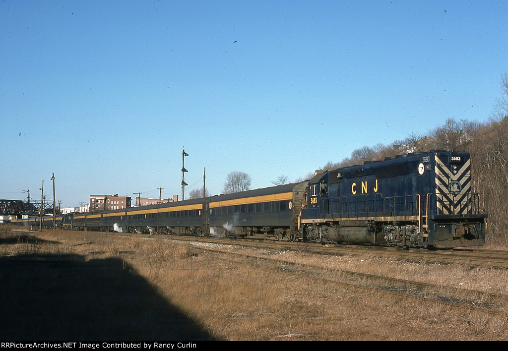 CNJ 3683 with a grand holiday train